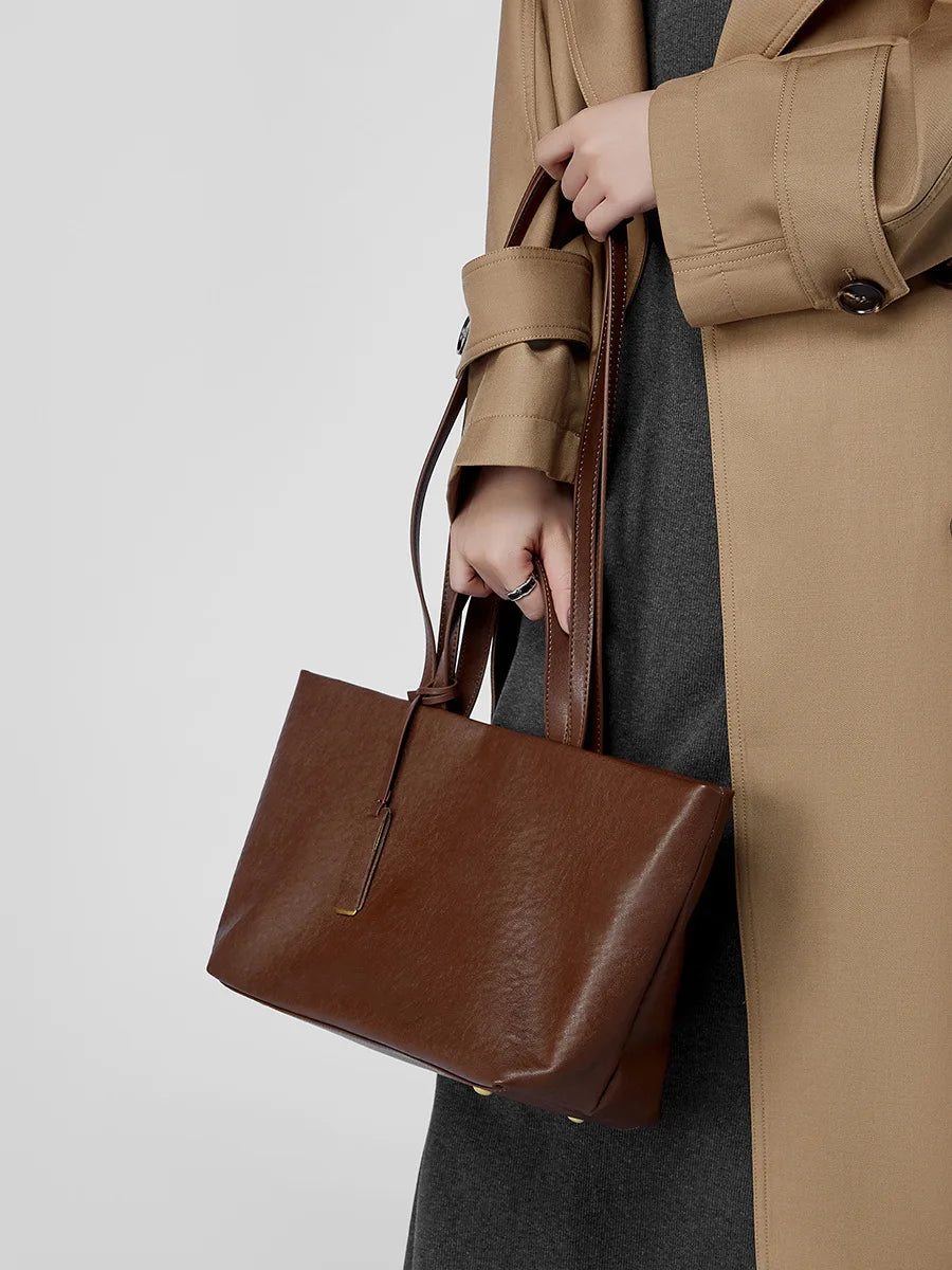 2025 Fashion Retro Underarm Female Bag Soft Oil Wax Leather Shoulder Bag Large Capacity Genuine Leather Commuter Tote bag Woman