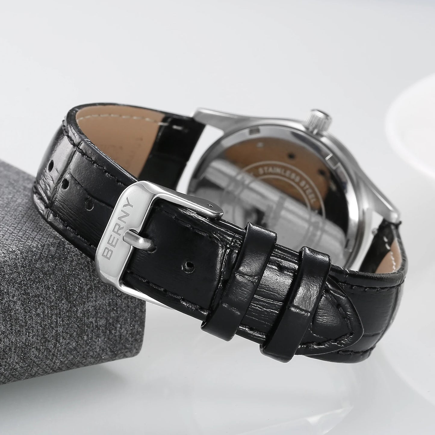 Elegant Quartz Dress Wristwatch with Calendar Week Display, Waterproof & Easy Read Design