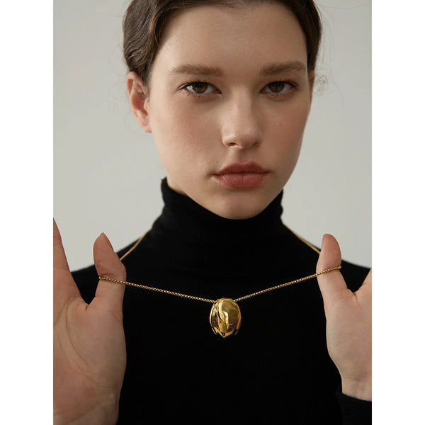 Elegant Unisex Oval Necklace