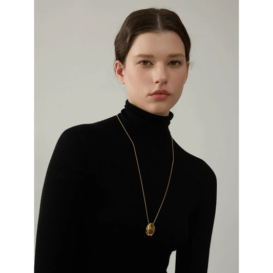 Clarté Elegant Unisex Oval Necklace