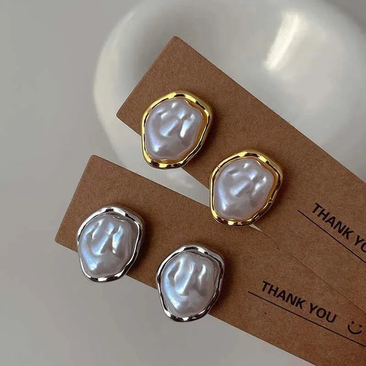 Clarté Chic Geometric Pearl Earrings